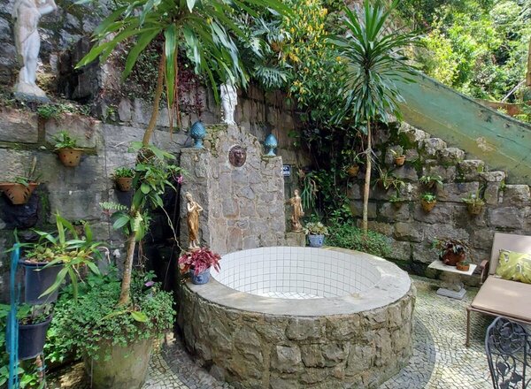 Casa à venda com 1040 m² - 7 quartos